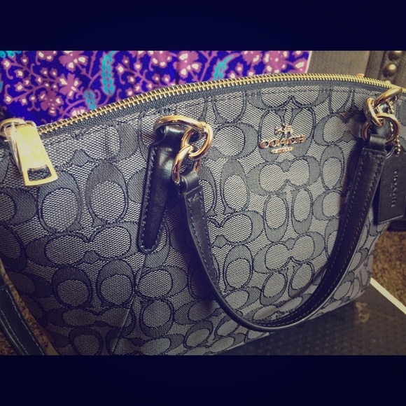 Brand new coach bag. - Picture 1 of 3